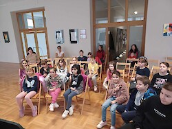 otroci_iz_hise_sadezi_druzbe_in_ostali_pocitnikarji